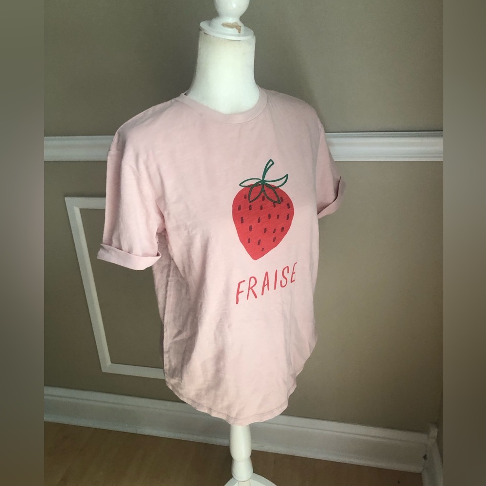 New Boden  Strawberry Graphic cuffed Tee FRAISE